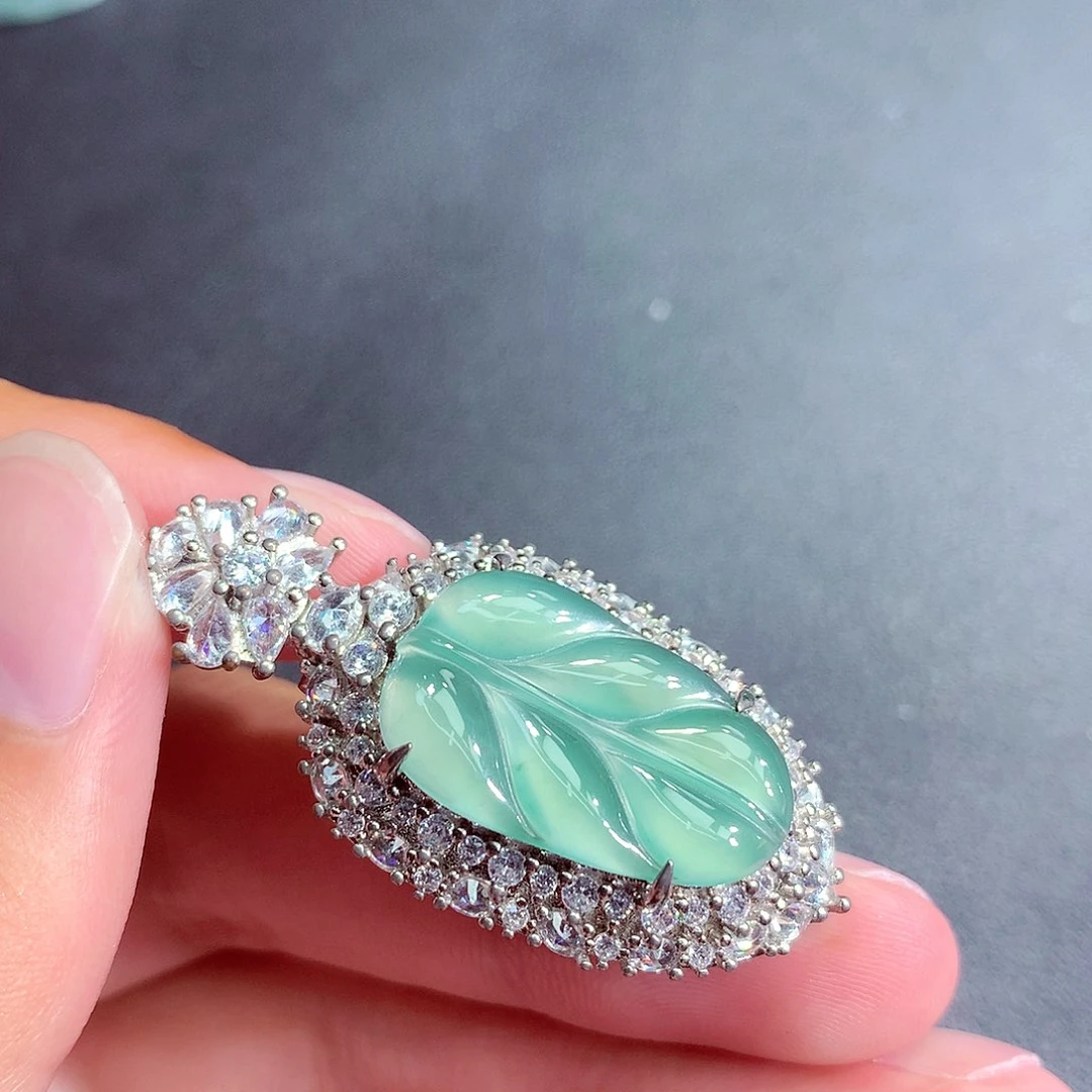 翡翠未镶嵌颈饰挂件