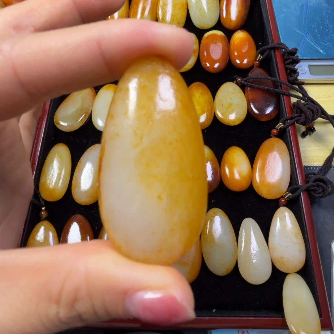 @***义和田玉未镶嵌颈饰
