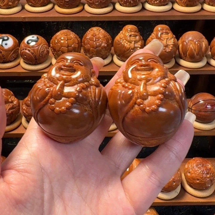 狼****大叶紫檀（黑酸枝木类）巴西橄榄核雕工艺品