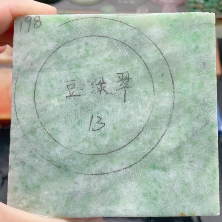 石英质玉未镶嵌手镯定制
