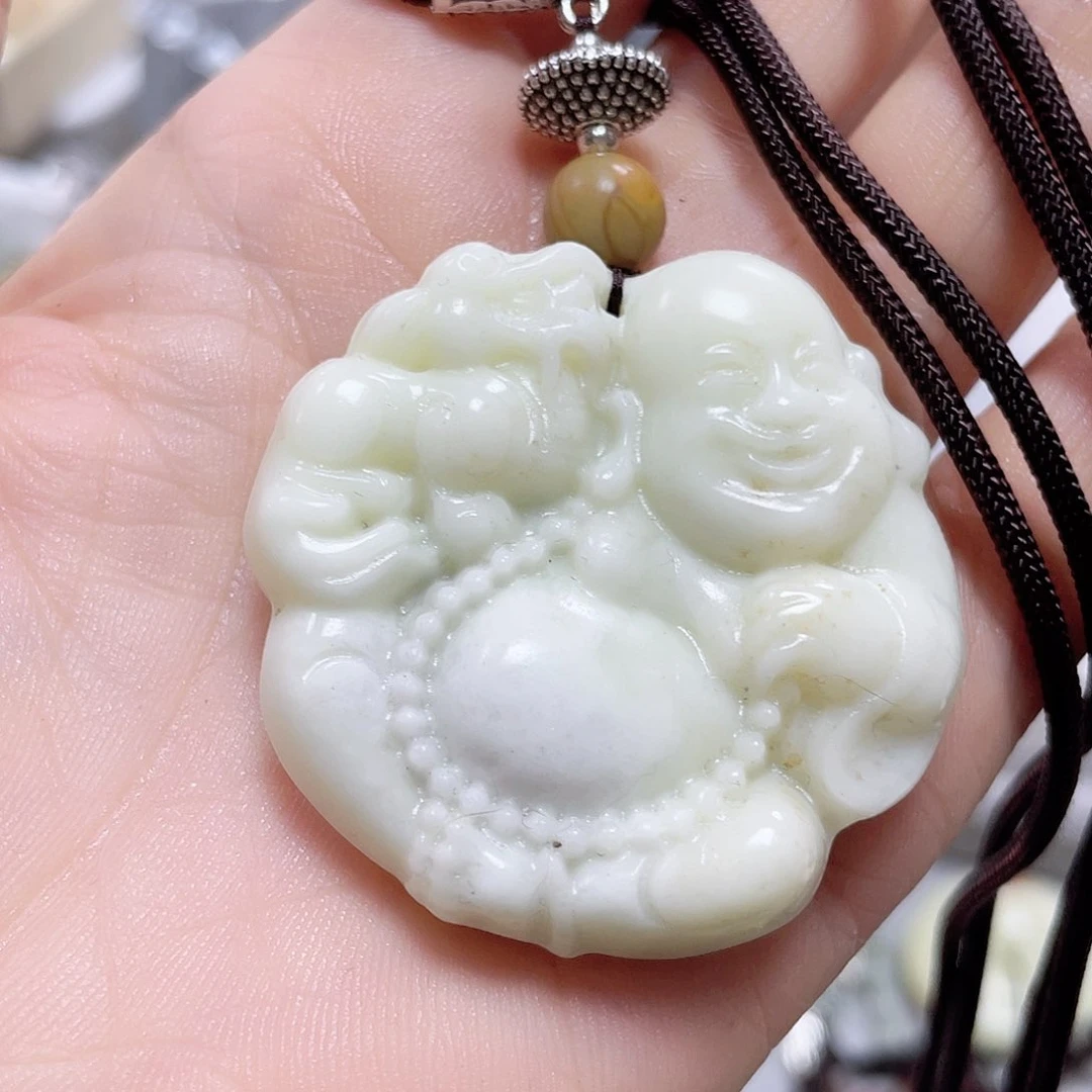 蛇纹石玉颈饰合金