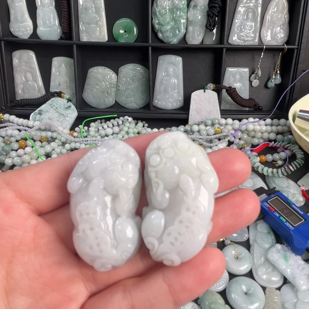 翡翠未镶嵌吊坠(不含链)瑕疵