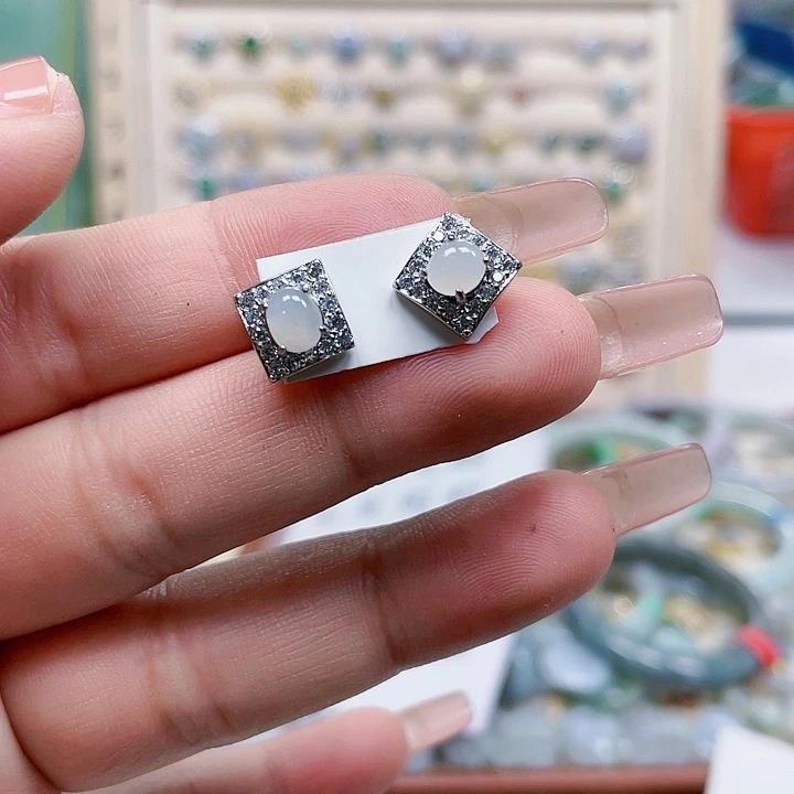 翡翠手镯未镶嵌天然翡翠