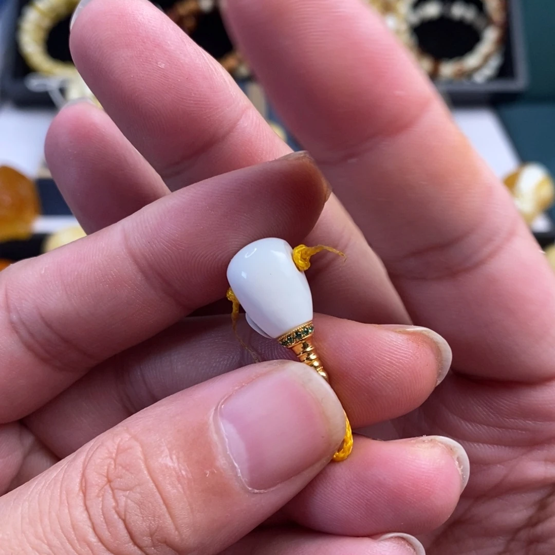 蜜蜡18K金镶嵌裸石9.7*9.9*24mm