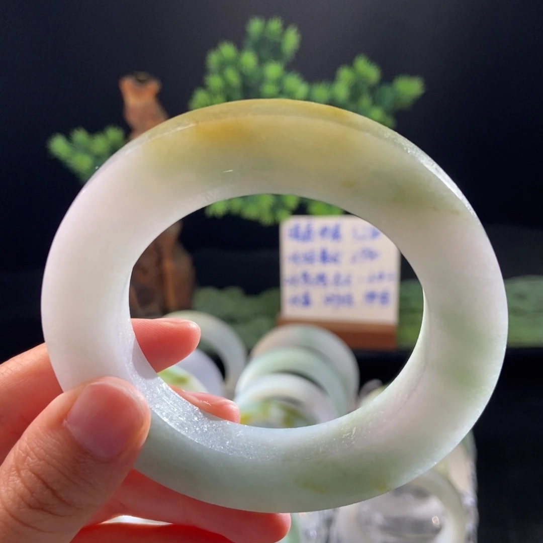 定制翡翠未镶嵌手镯