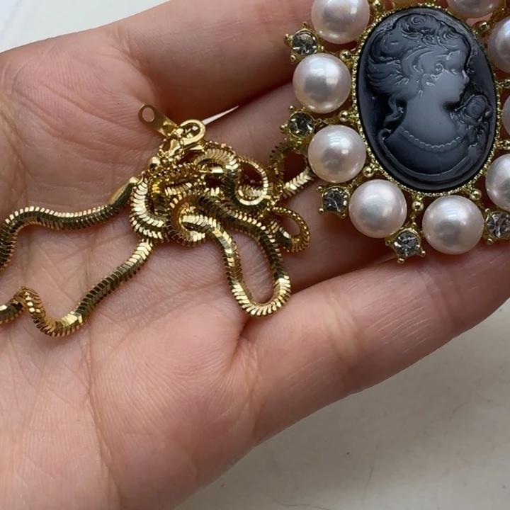 淡水珍珠18K金镶嵌颈饰