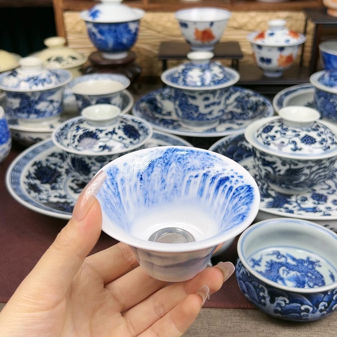 景德镇陶瓷茶漏。