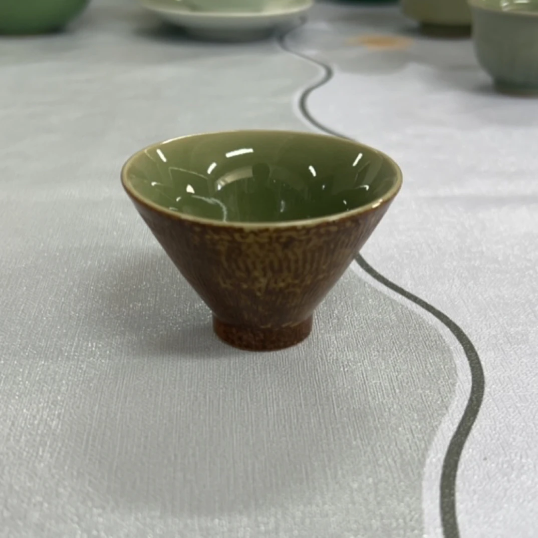 斗笠跳刀品茗杯双釉青瓷杯