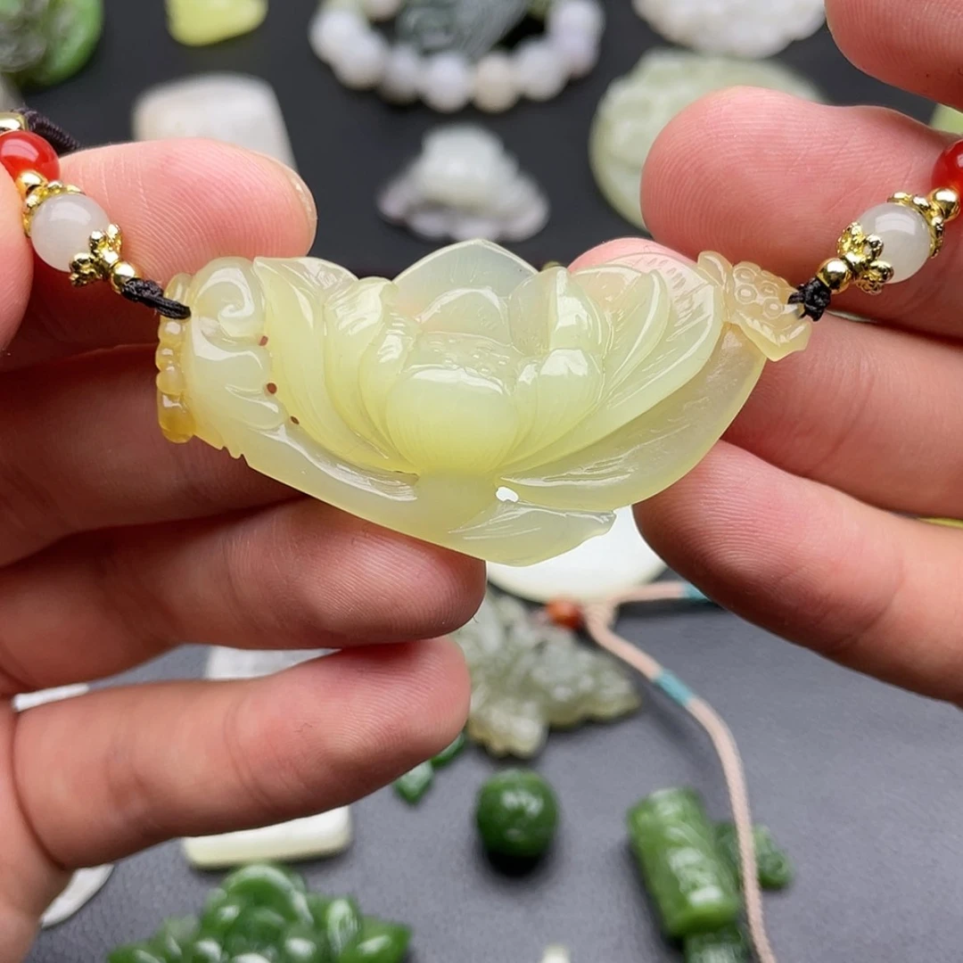 【闪购商品】颈饰未镶嵌和田玉