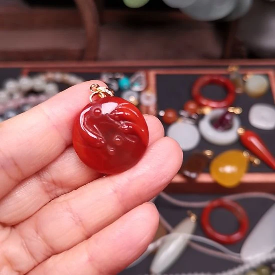 玉***南红玛瑙银S925镶嵌颈饰