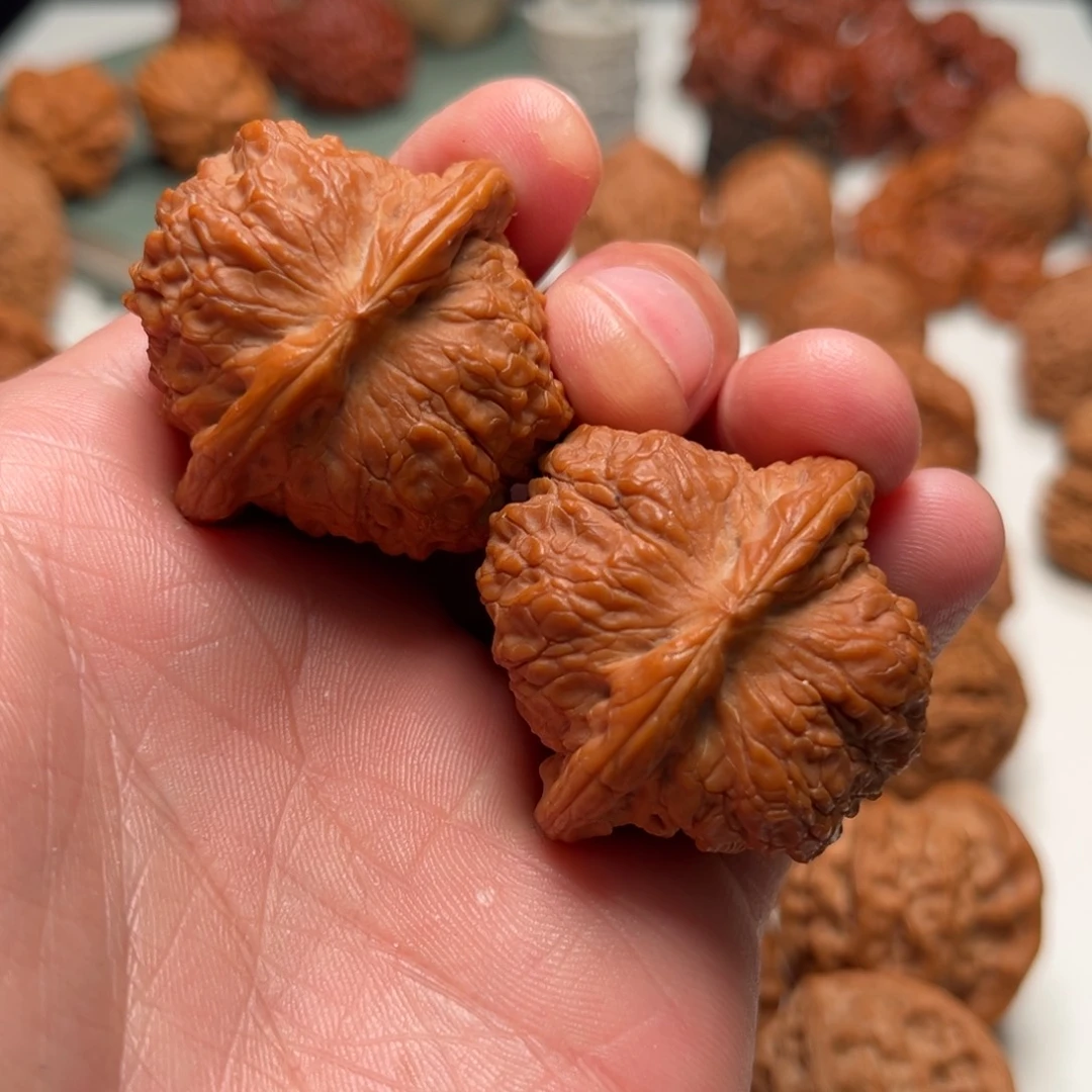 文玩核桃吊坠血麒麟39