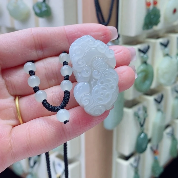 顺***。和田玉未镶嵌颈饰