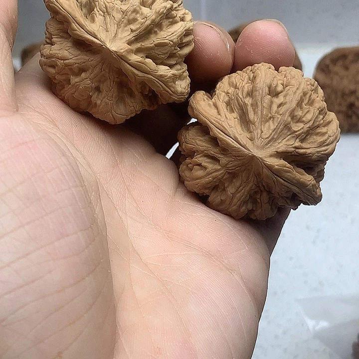 风***云文玩核桃吊坠43粗筋一点小黄尖