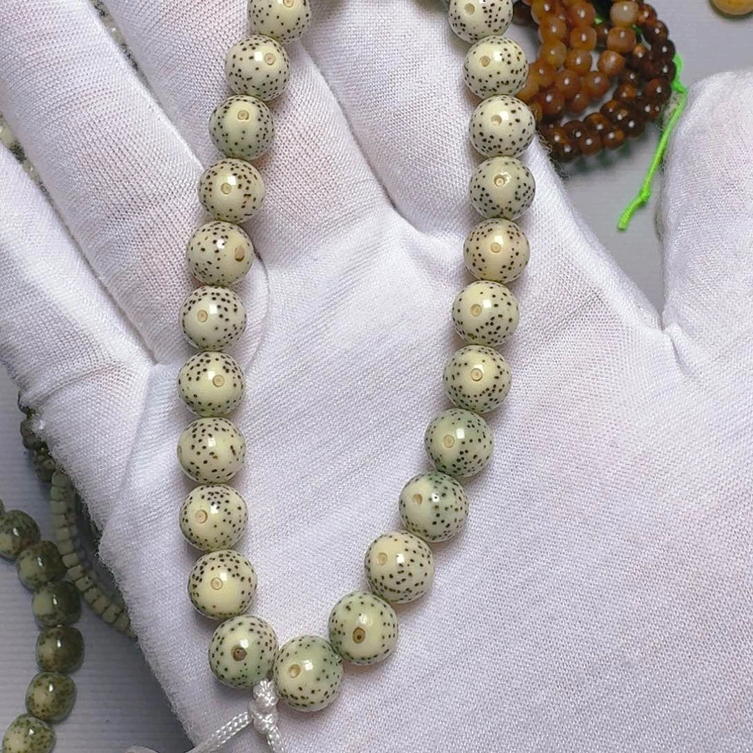 悠***儿星月菩提手串原生态石玉料卡9圆手持
