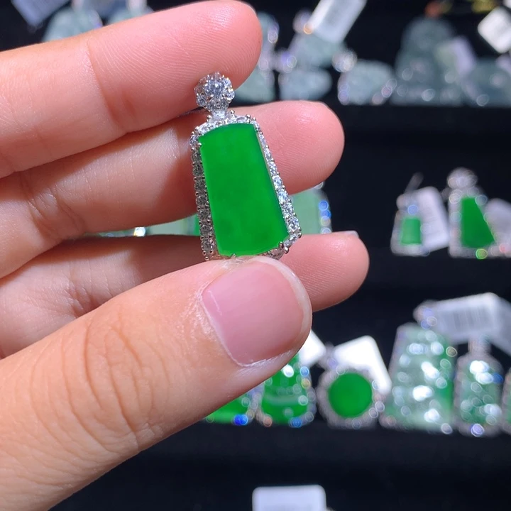 【闪购商品】吊坠(不含链)银S925镶嵌翡翠