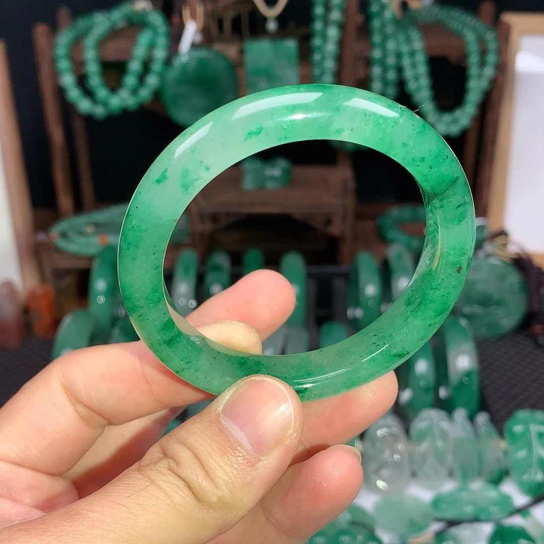 石英质玉手镯未镶嵌圈口54