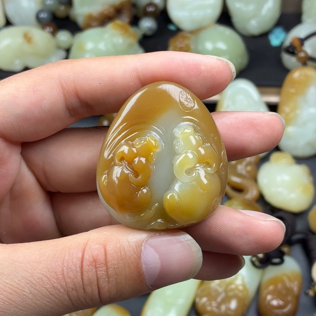和田玉（糖玉）未镶嵌颈饰