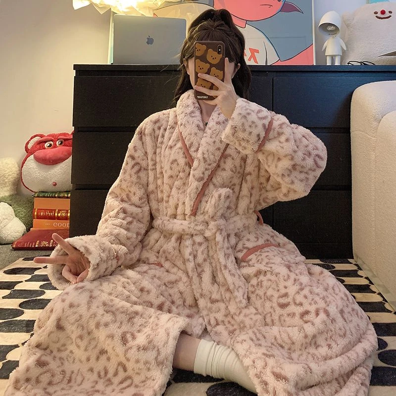 大码珊瑚绒睡袍女300斤冬季豹纹长款睡衣宽松性感睡裙加厚家居服