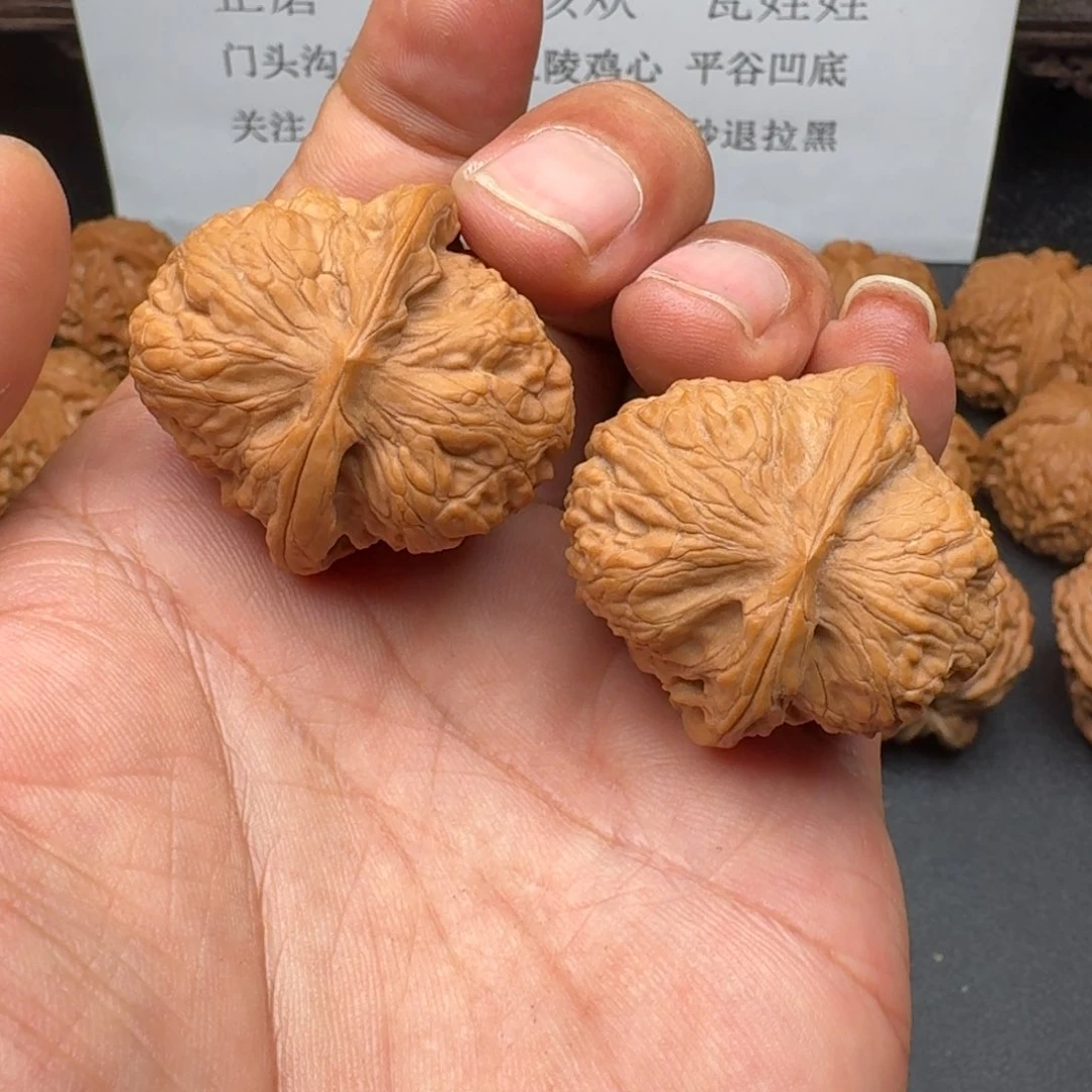 文玩核桃吊坠鳄鱼头