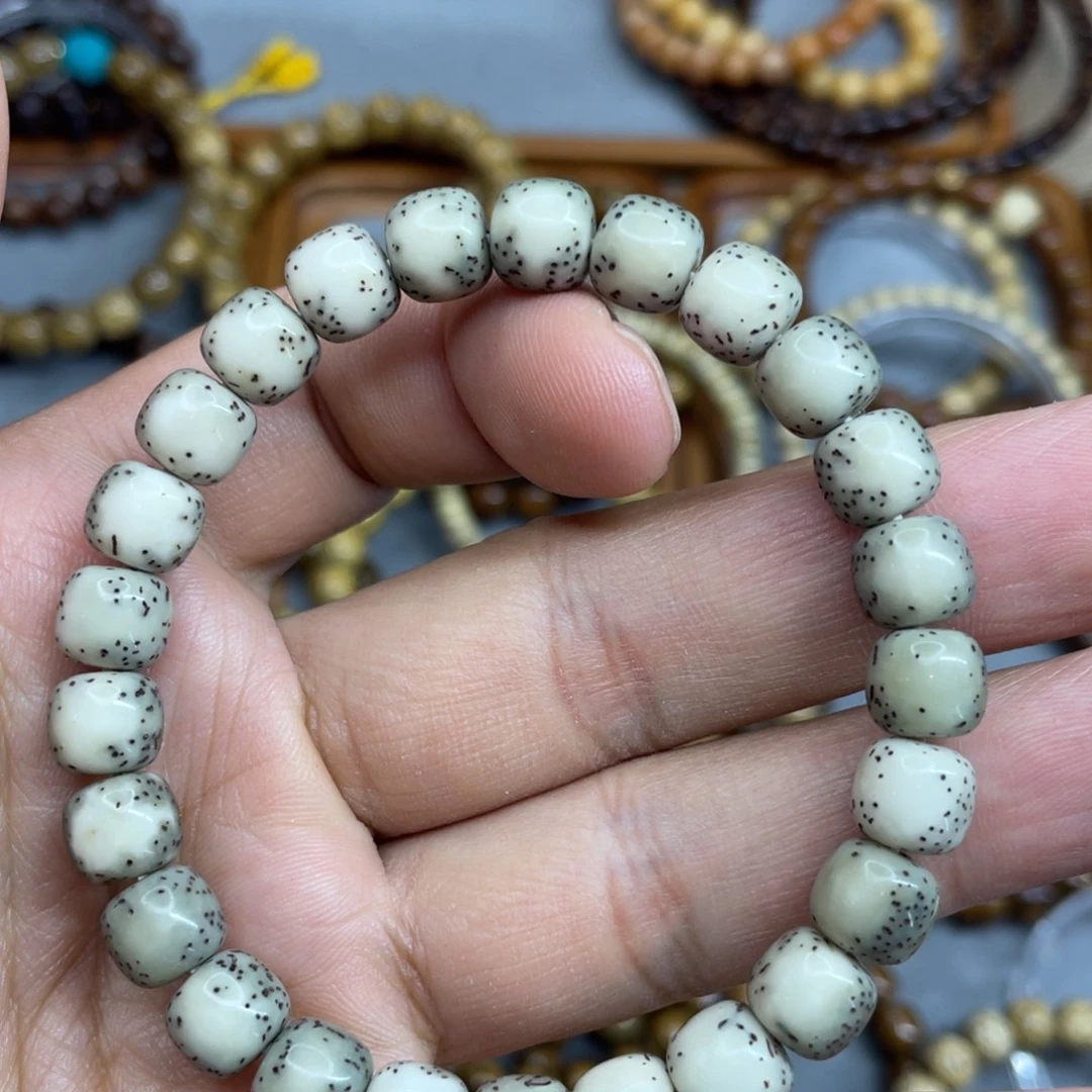 星月菩提手串9*8绿背河豚石玉料大留白糯冰