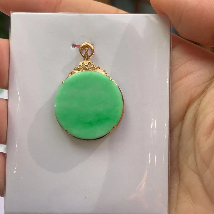 翡翠颈饰18K金镶嵌翡翠