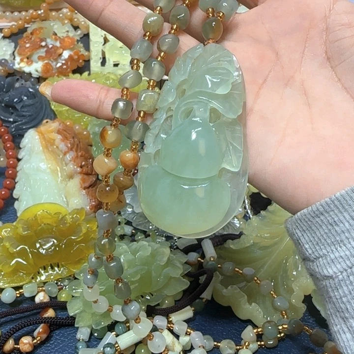 未镶嵌蛇纹石玉吊坠