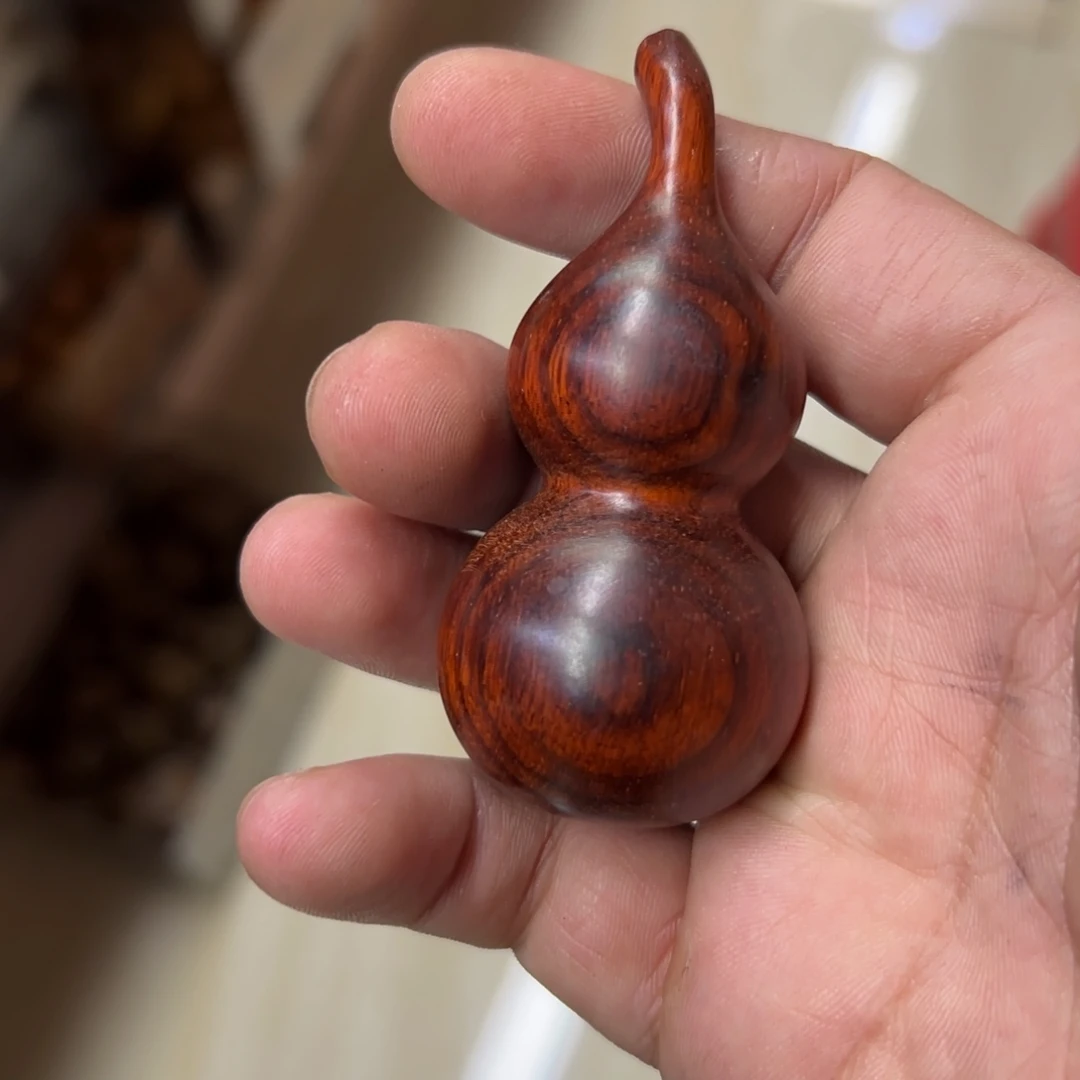 只买单纯的吊坠，没带链子，属的性质。