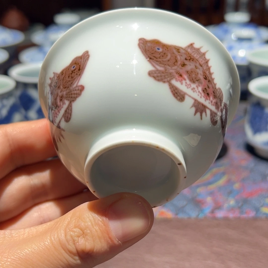 杯青花釉里红三面鳜鱼撇口杯口径约8.5厘米