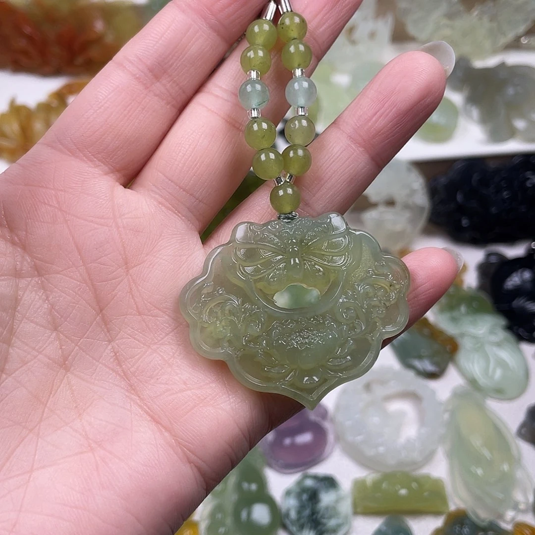 蛇纹石玉未镶嵌颈饰