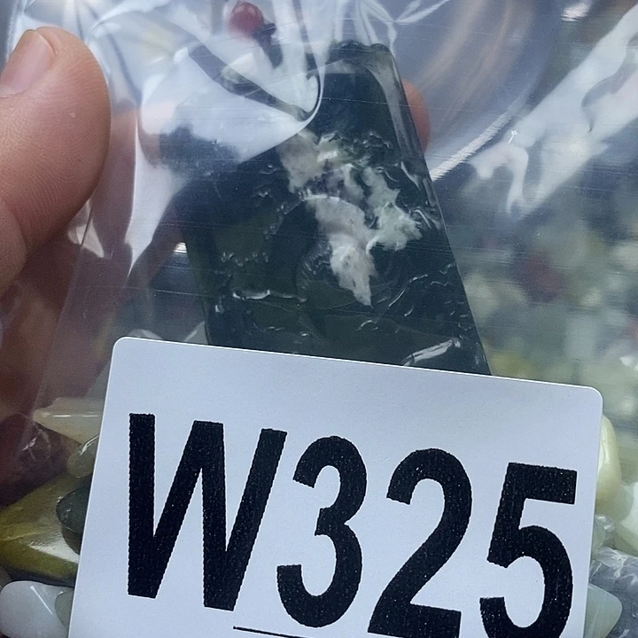蛇纹石玉未镶嵌鱼缸的