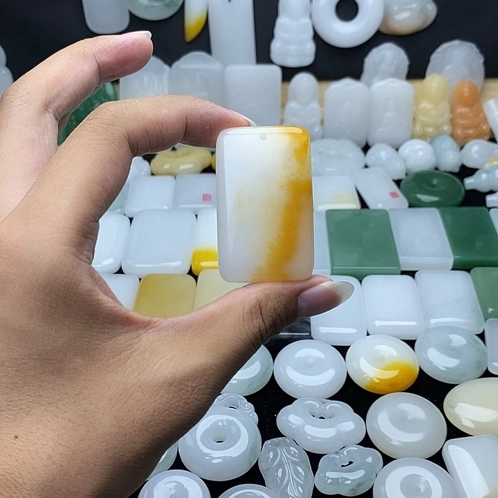 石英质玉未镶嵌颈饰禅