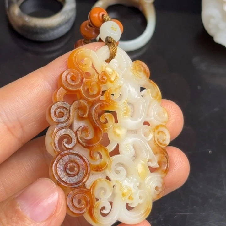 颈饰未镶嵌和田玉（白玉）