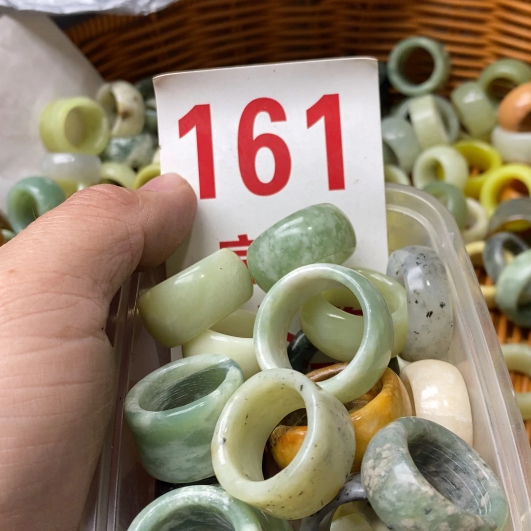 蛇纹石玉挂坠未镶嵌