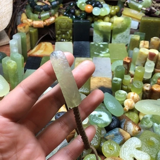 未镶嵌岫玉吊坠岫