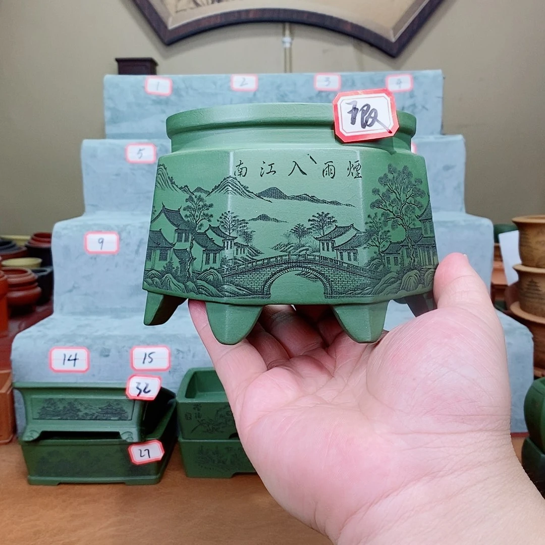 紫砂花盆我在看书
