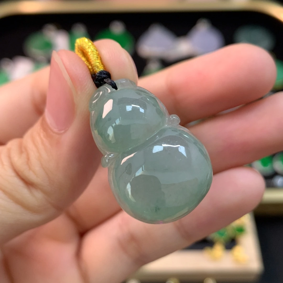 翡翠未镶嵌颈饰葫芦