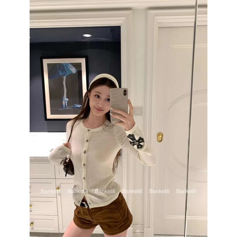 板栗可可 私服定制款!巨难搞的一件重工克*心十字银扣针织上衣