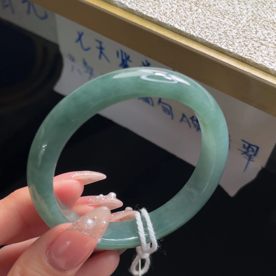 翡翠未镶嵌手镯手镯