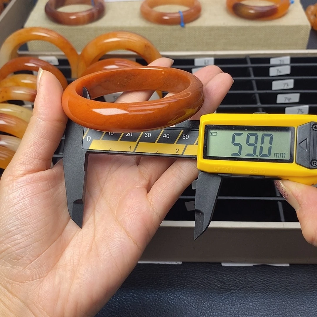 未镶嵌石英质玉（黄龙玉）手镯56号