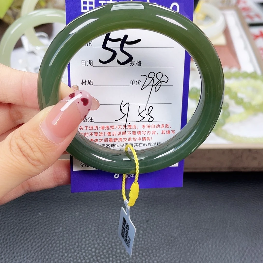 和田玉未镶嵌手镯