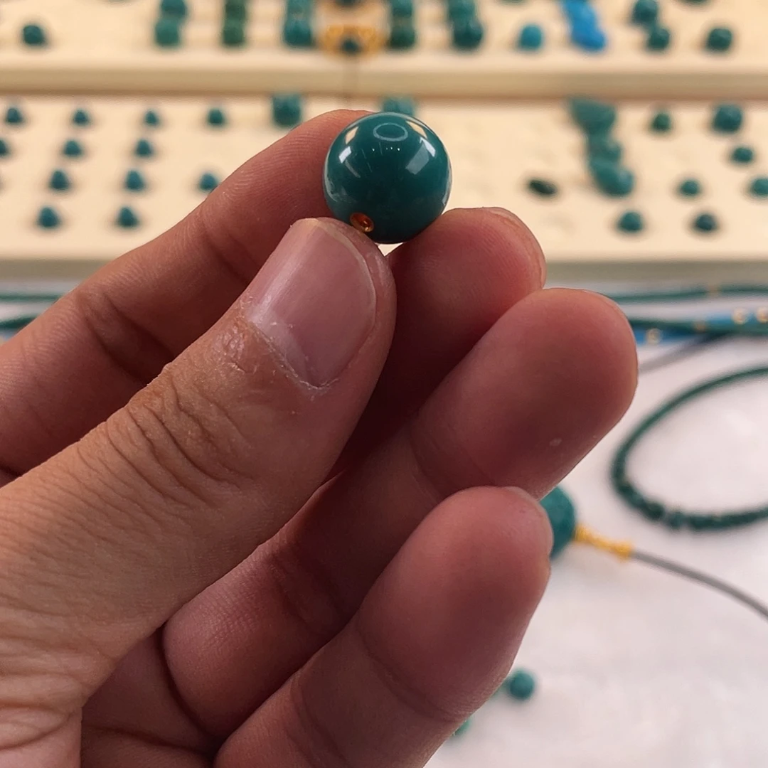 绿松石未镶嵌颈饰