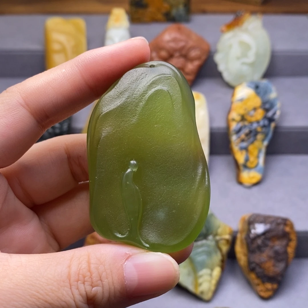 云***胡岫玉未镶嵌颈饰挂件