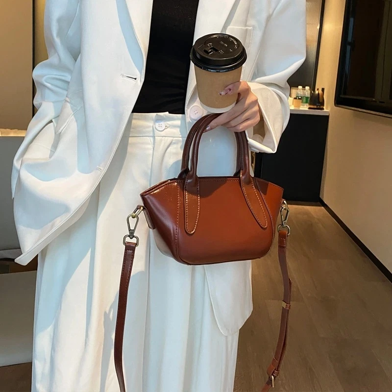 秋新款真皮斜挎手提小包简约百搭头层牛皮单肩女包时尚贝壳包