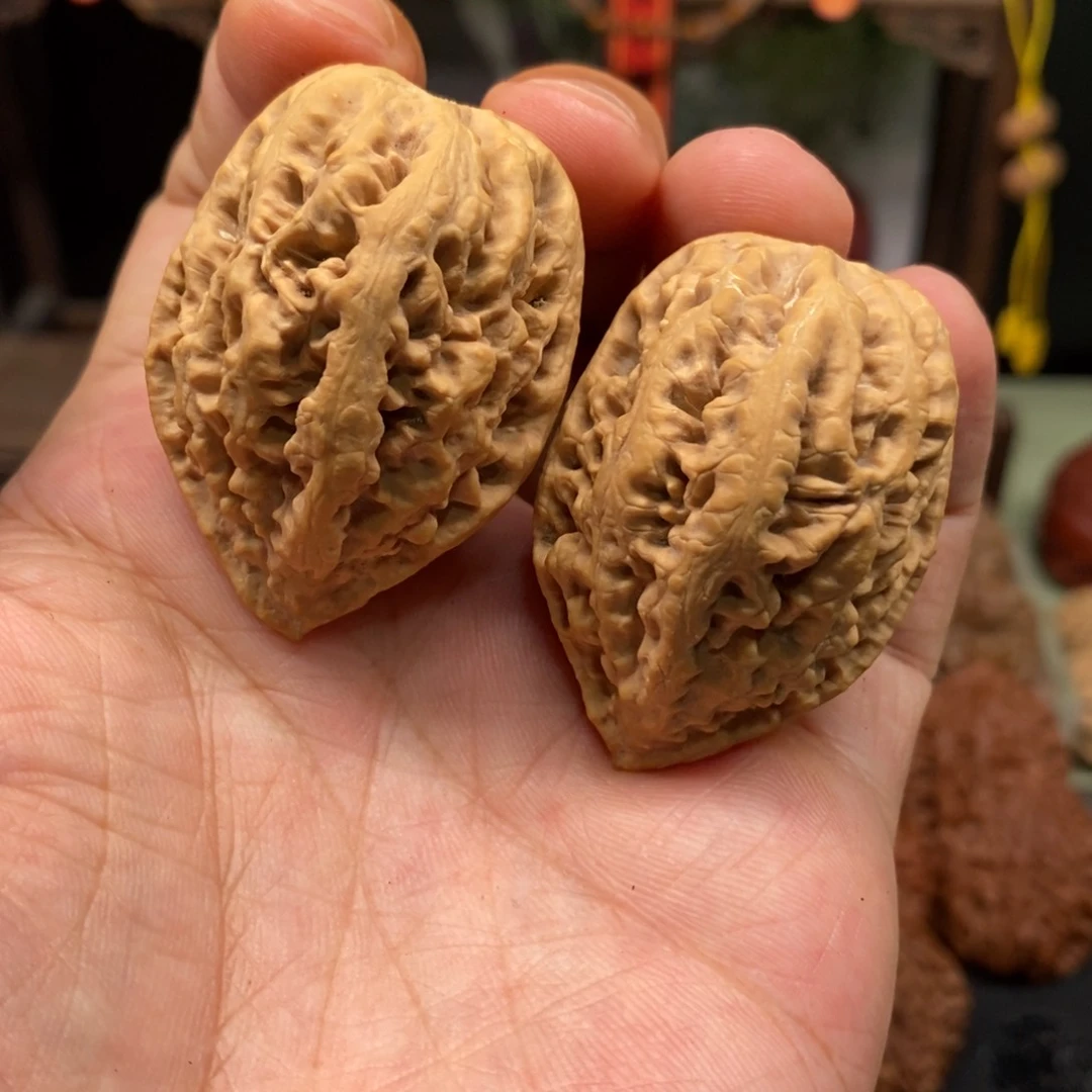 文玩核桃把件水草纹塔尖