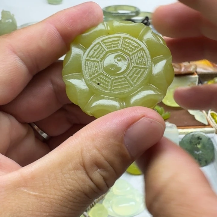 未镶嵌蛇纹石玉颈饰