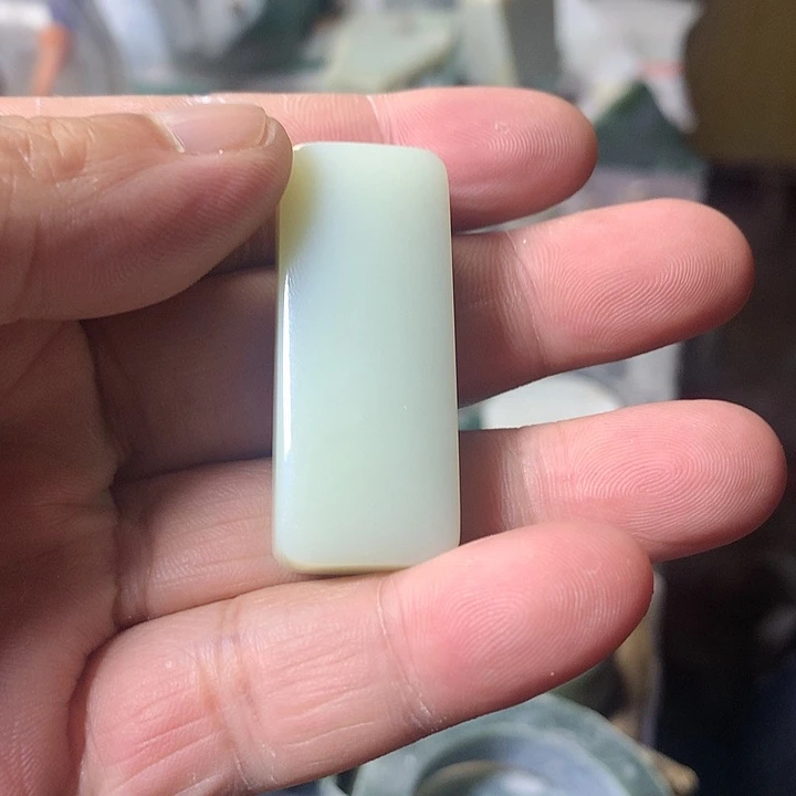 颈饰未镶嵌和田玉（糖玉）