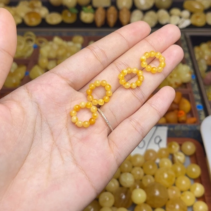 蜜蜡未镶嵌珠宝奇石鸡油黄满蜡俏色跑环一个