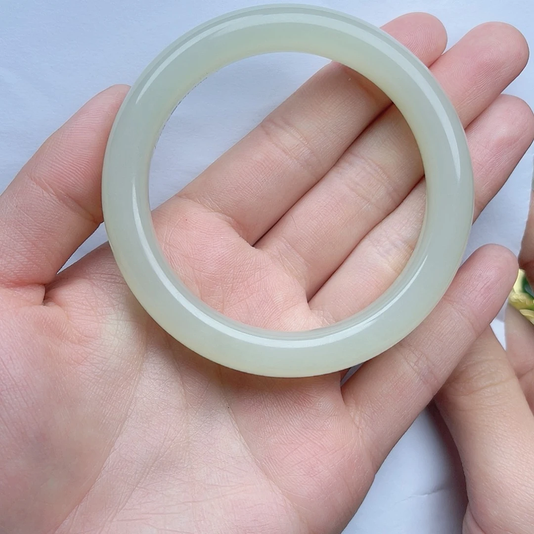 和田玉手镯58加圈口。k k未镶嵌