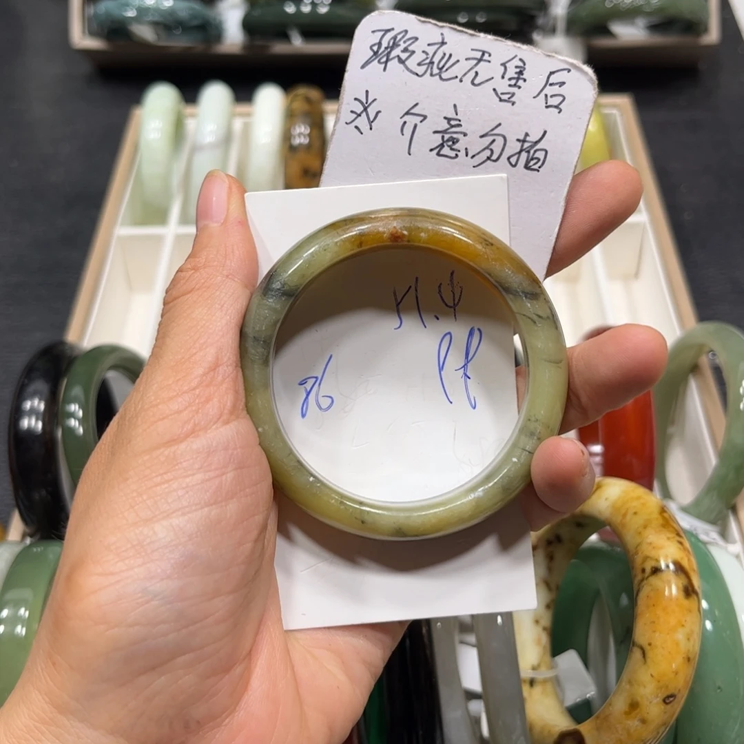 蛇纹石玉未镶嵌手镯