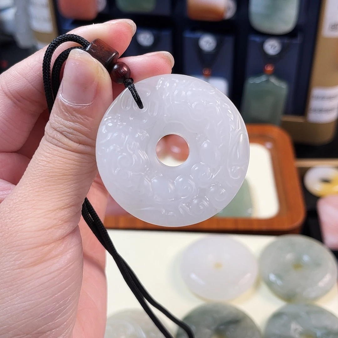 颈饰未镶嵌石英质玉?****?